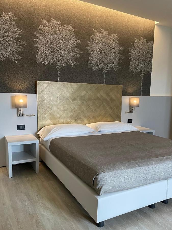 Hotel Tritone كاوْرلي المظهر الخارجي الصورة