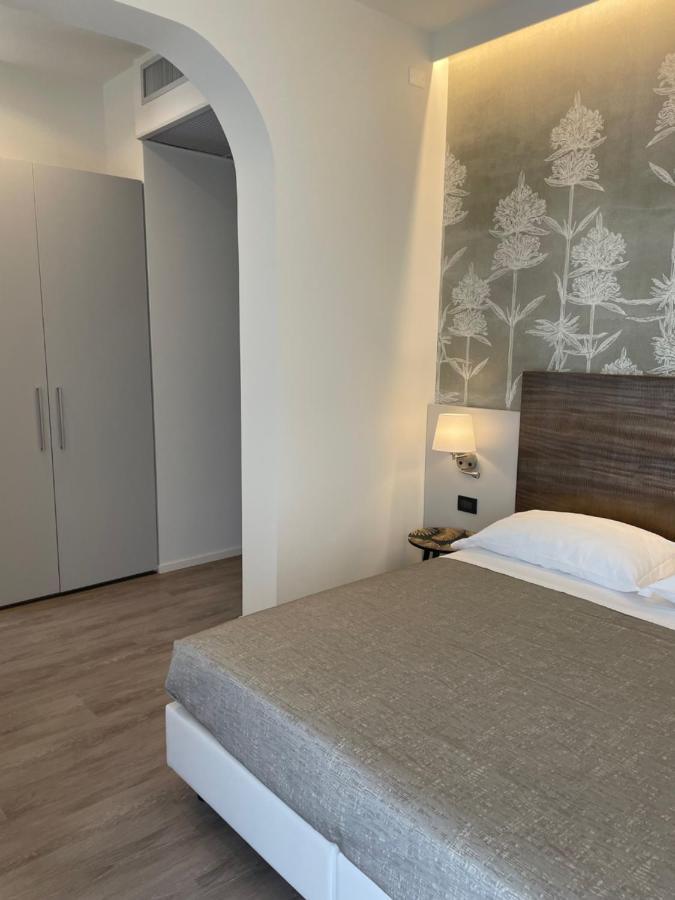 Hotel Tritone كاوْرلي المظهر الخارجي الصورة
