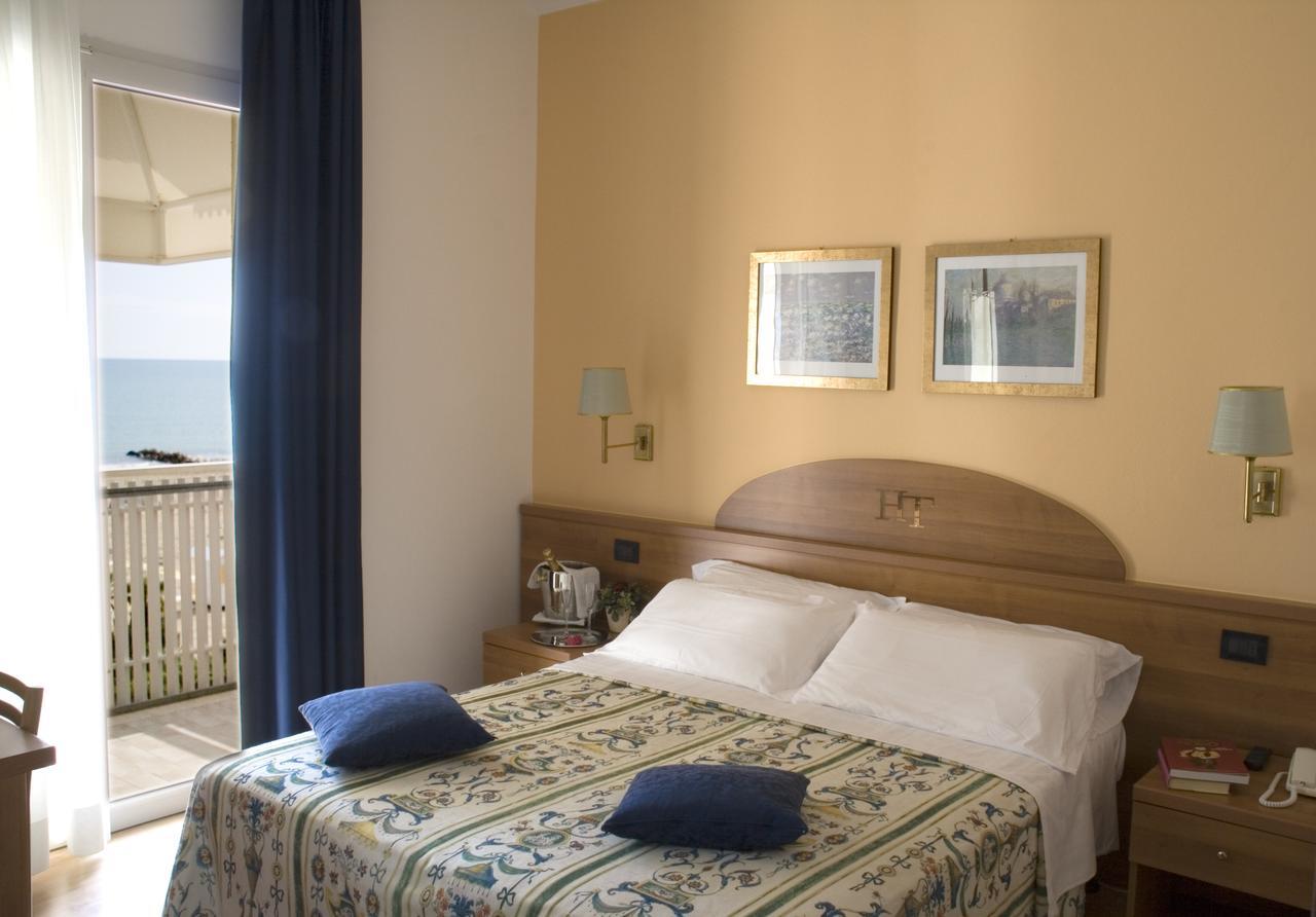 Hotel Tritone كاوْرلي المظهر الخارجي الصورة
