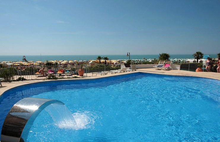 Hotel Tritone كاوْرلي المظهر الخارجي الصورة