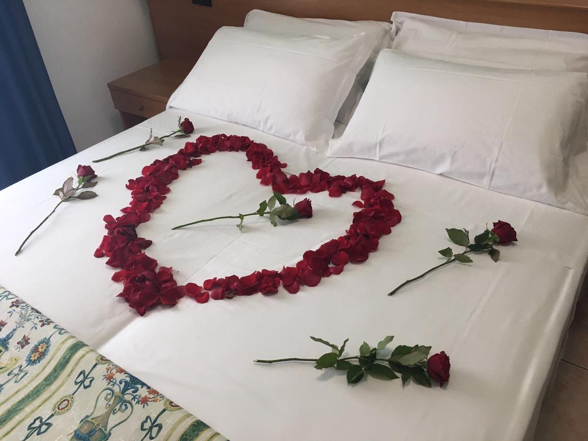 Hotel Tritone كاوْرلي المظهر الخارجي الصورة