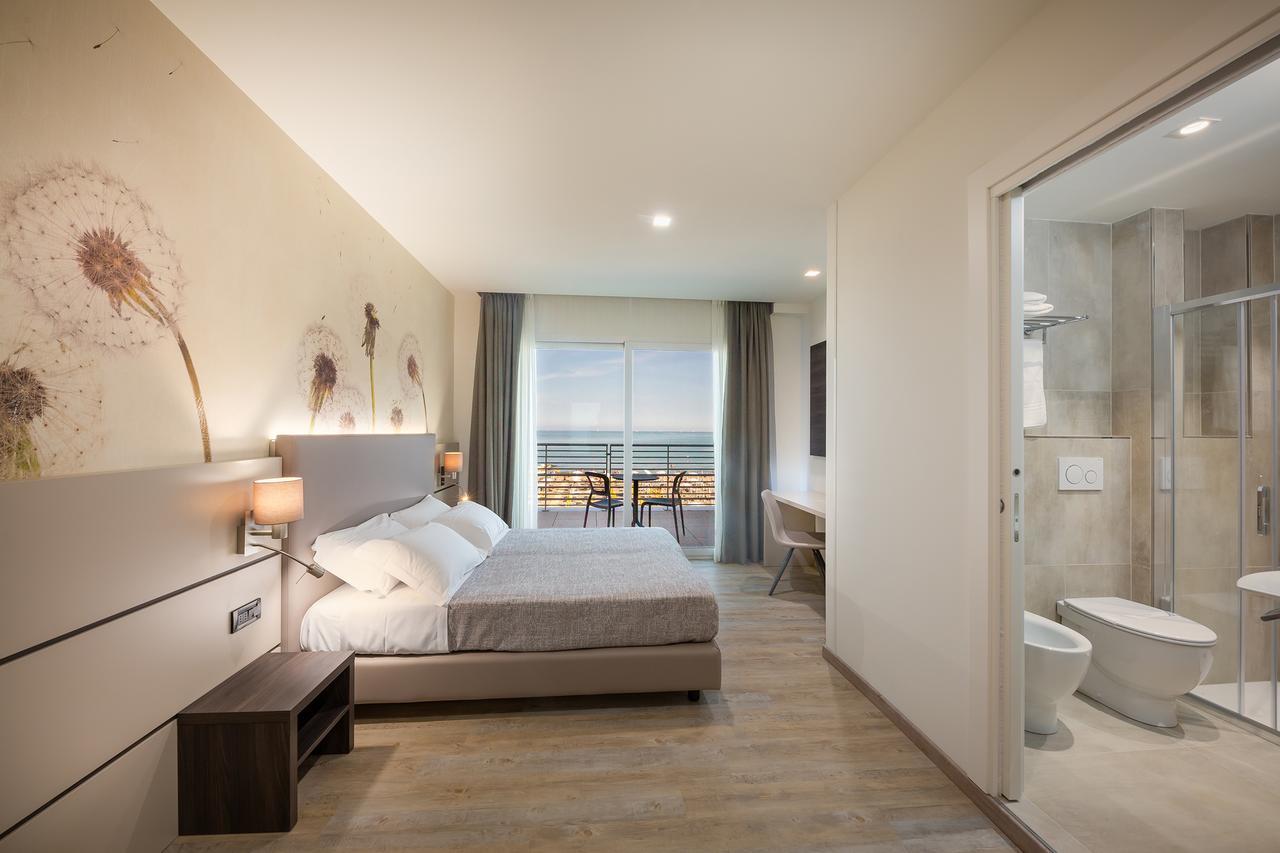 Hotel Tritone كاوْرلي المظهر الخارجي الصورة
