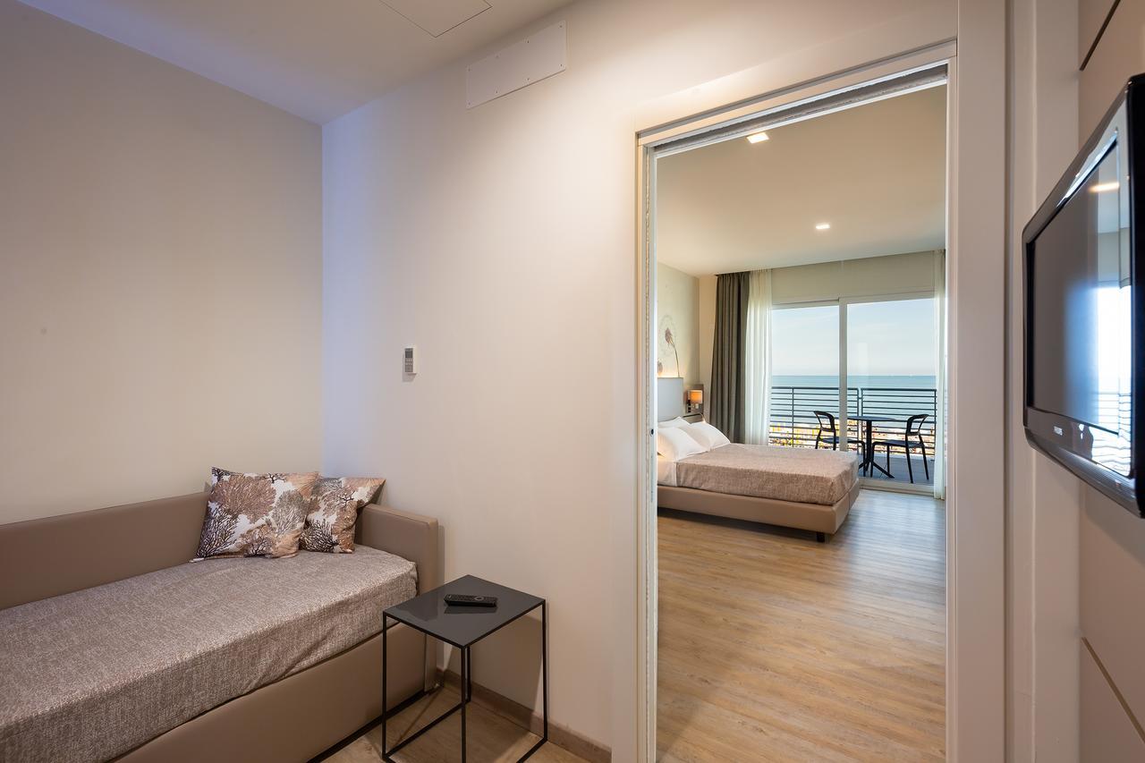 Hotel Tritone كاوْرلي المظهر الخارجي الصورة