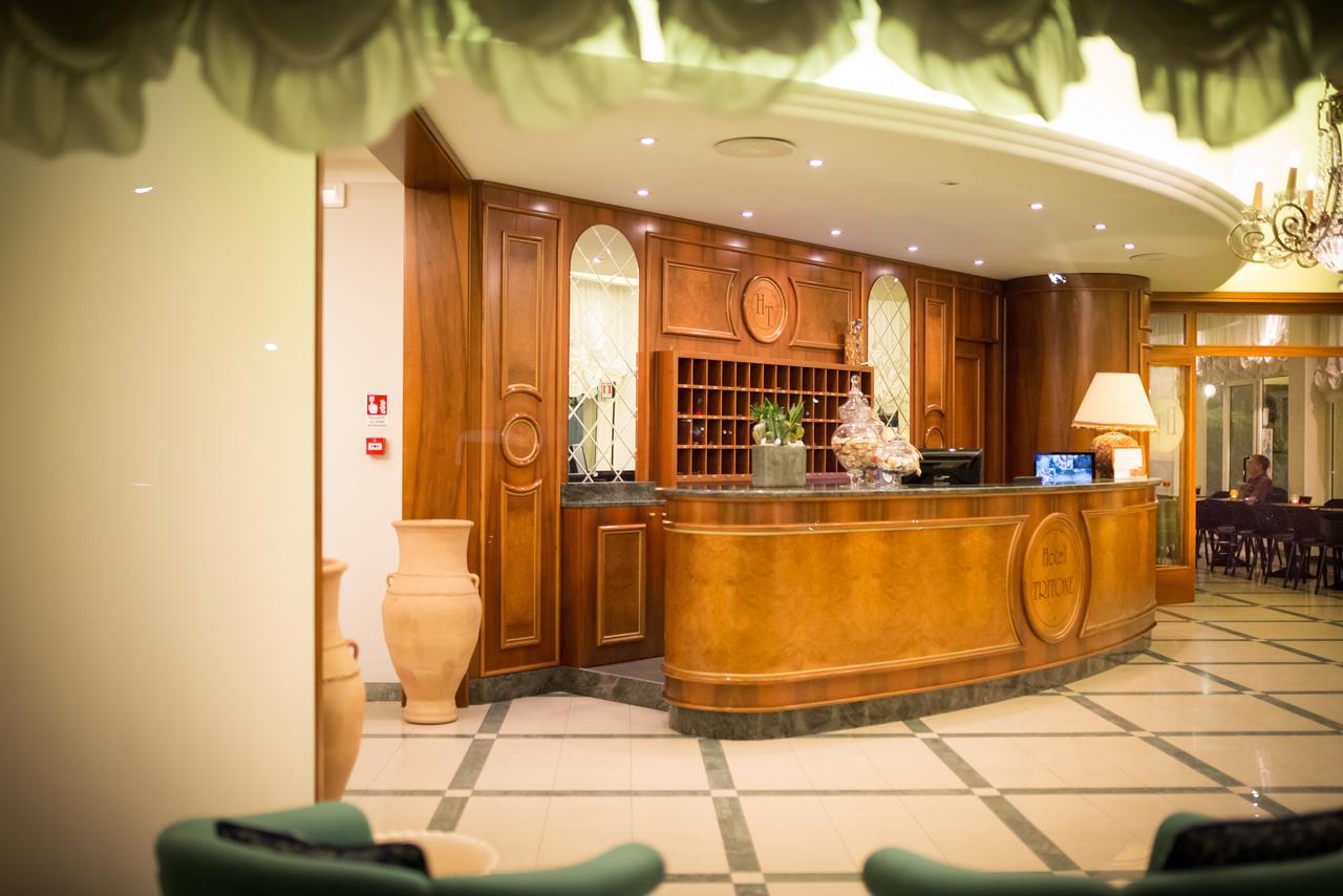 Hotel Tritone كاوْرلي المظهر الخارجي الصورة