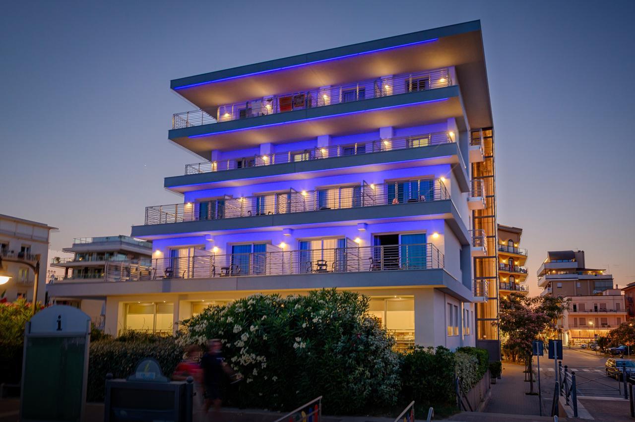Hotel Tritone كاوْرلي المظهر الخارجي الصورة
