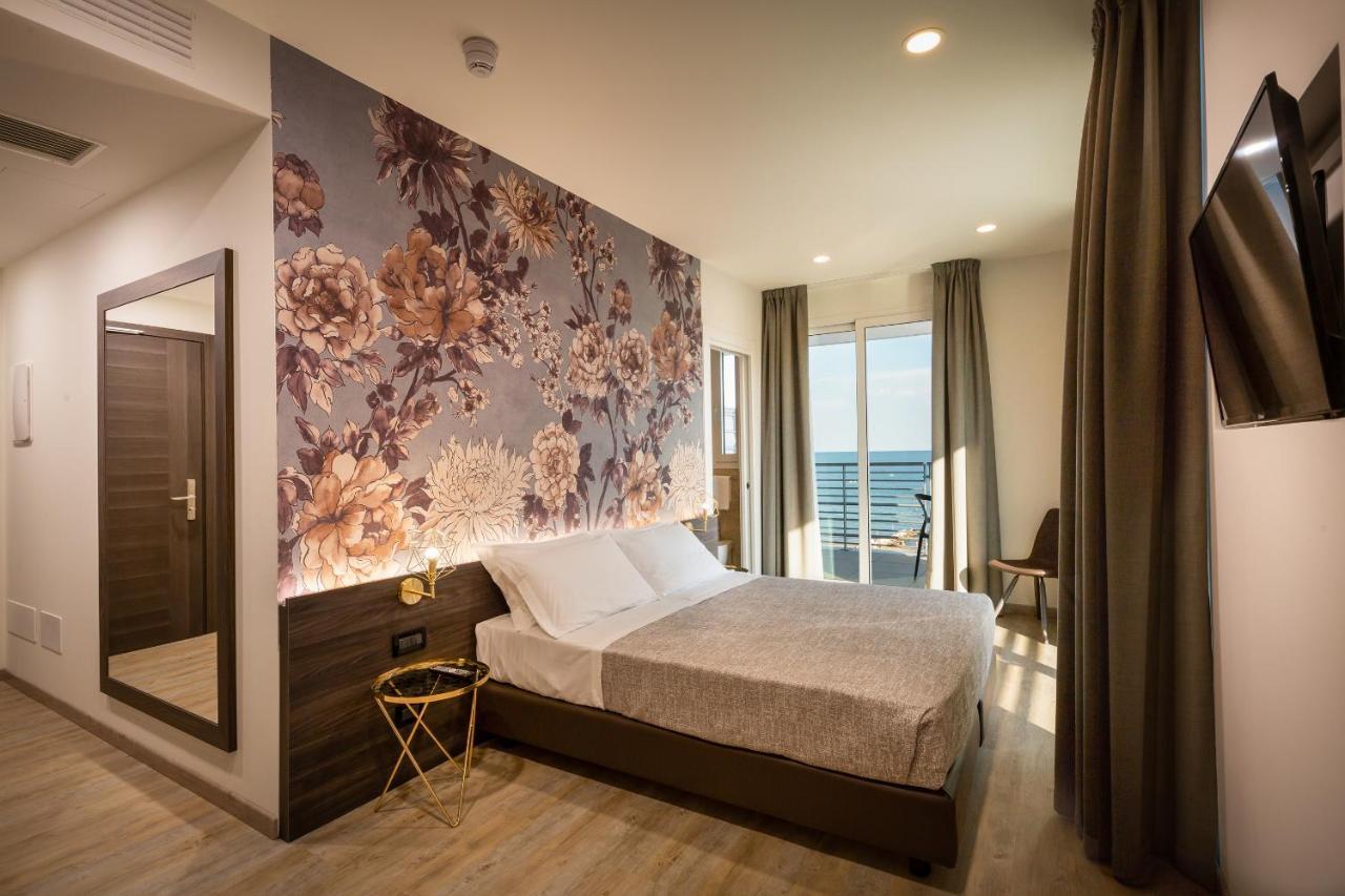 Hotel Tritone كاوْرلي المظهر الخارجي الصورة