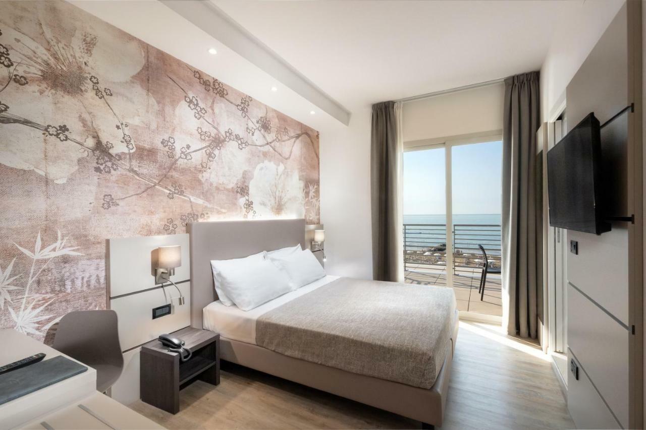 Hotel Tritone كاوْرلي المظهر الخارجي الصورة
